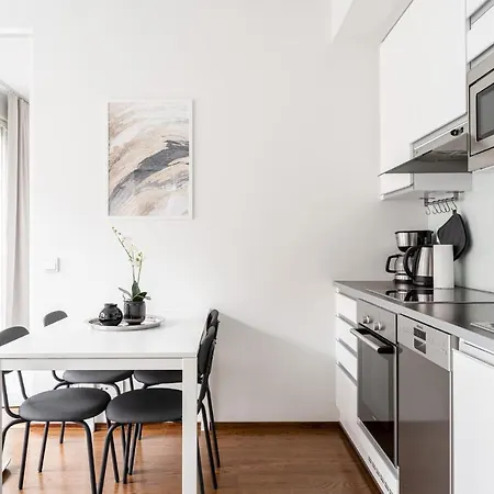 Modern Downtown 1br Next To Pyhaejaervi *