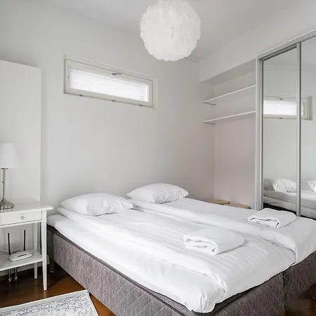 Modern Downtown 1br Next To Pyhaejaervi Tampere