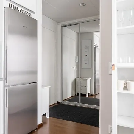 Modern Downtown 1br Next To Pyhaejaervi Tampere