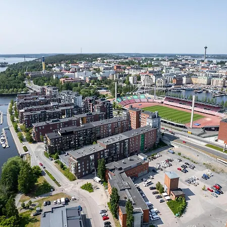 Apartamento Modern Downtown 1br Next To Pyhaejaervi Tampere